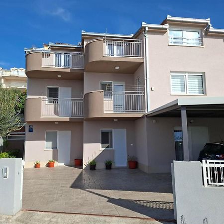Apartment Ante Dugi Rat Eksteriør billede