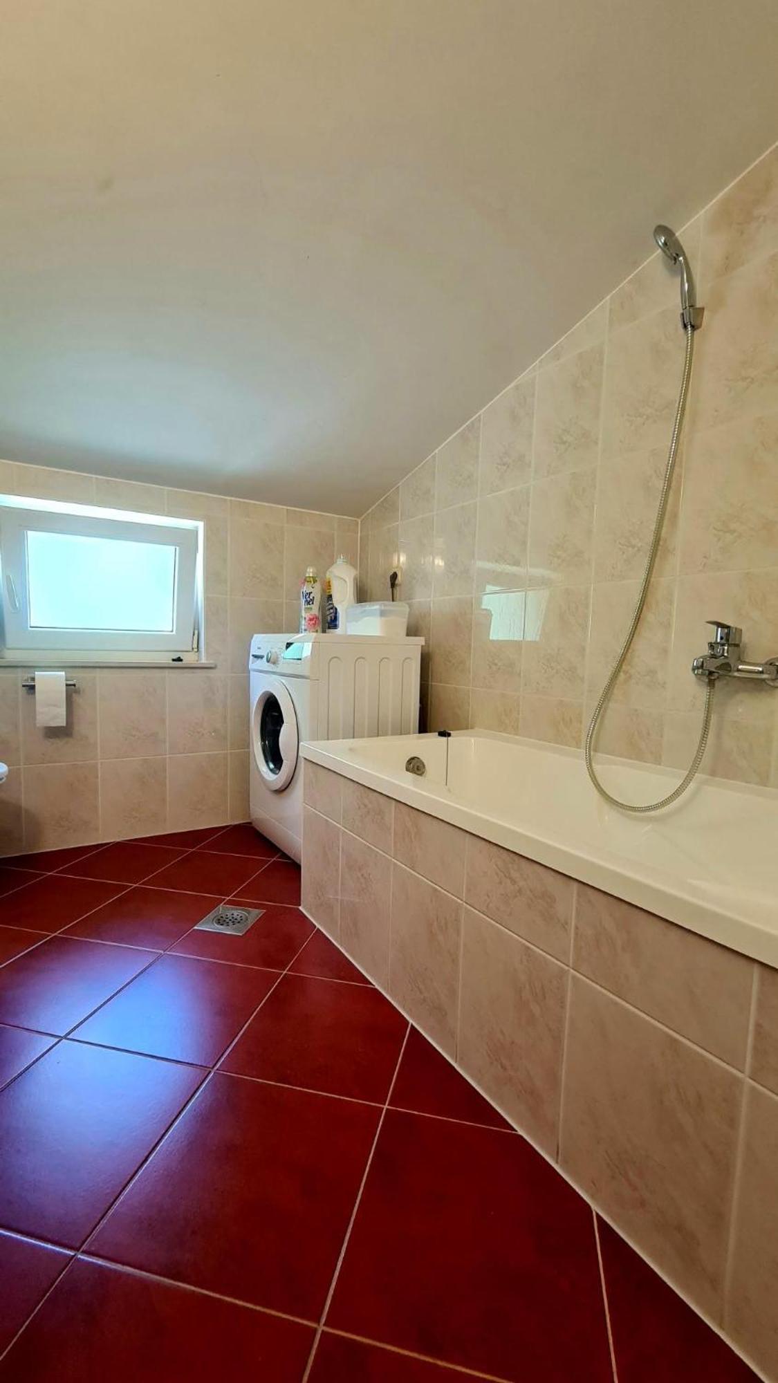 Apartment Ante Dugi Rat Eksteriør billede